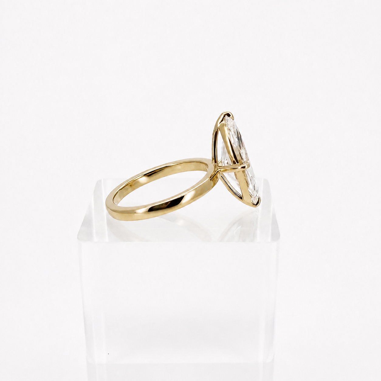 3.00ct E VS1 marquise lab grown diamond ring in 14K yellow gold, side profile