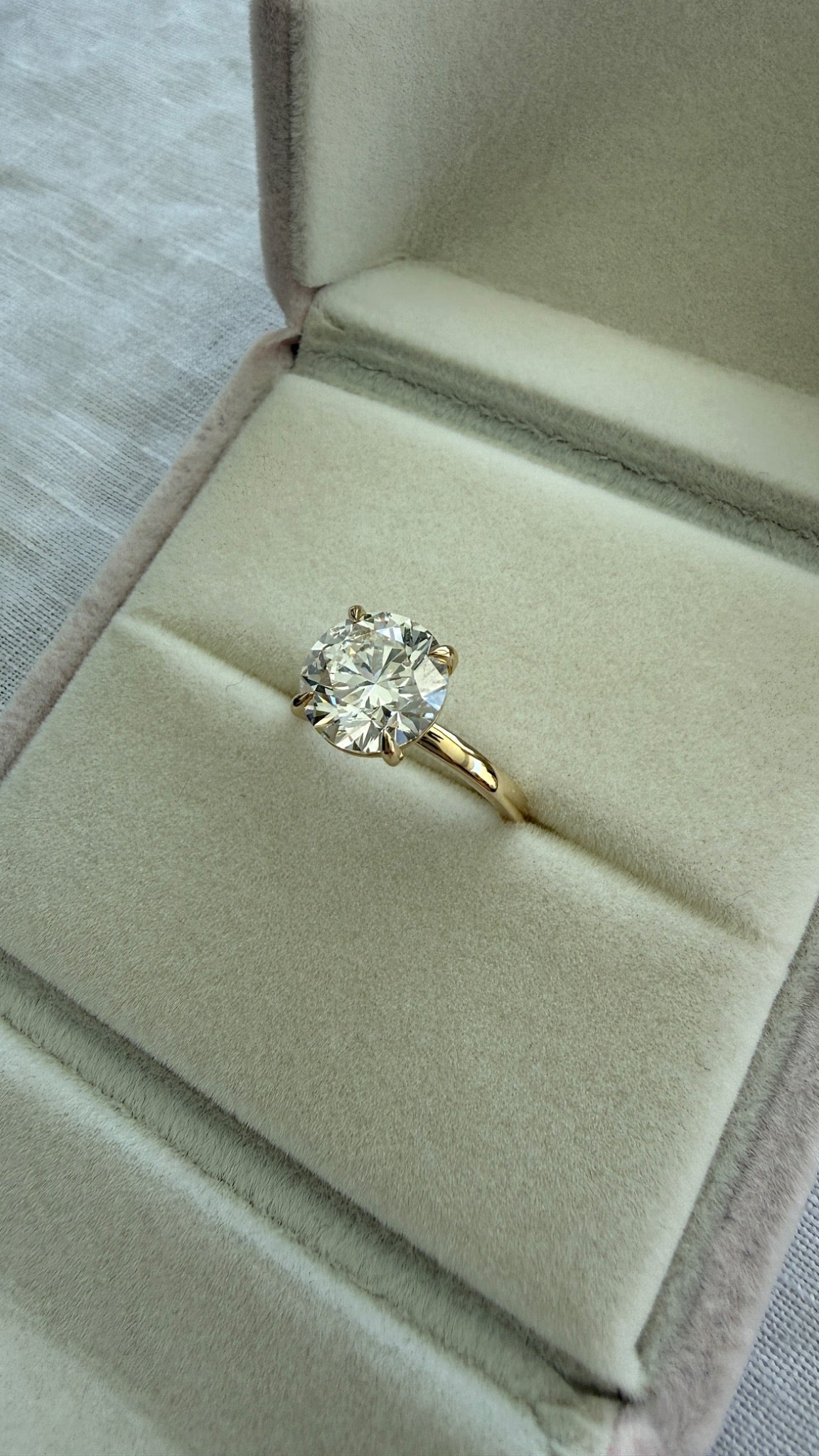 3.05ct E VS1 round brilliant lab grown diamond ring in 14K yellow gold - photo 1